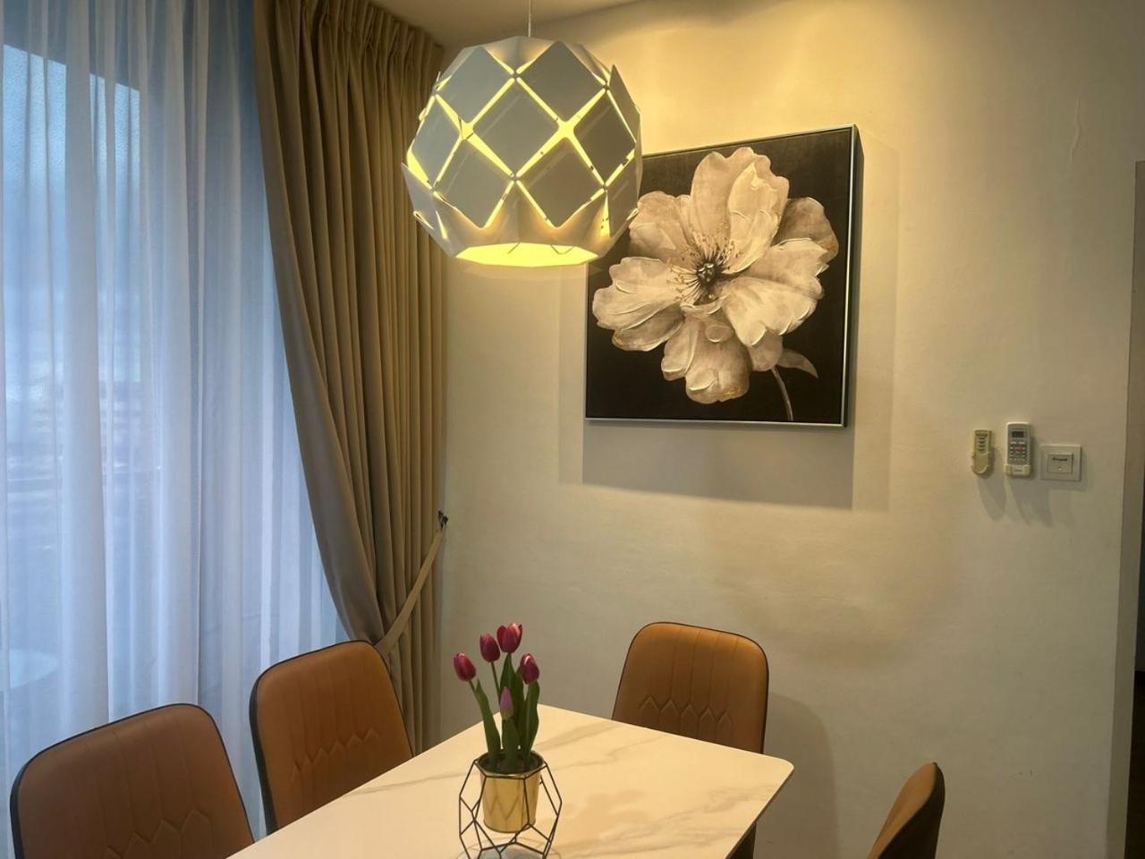Roxy Apartment Kuching Zewnętrze zdjęcie